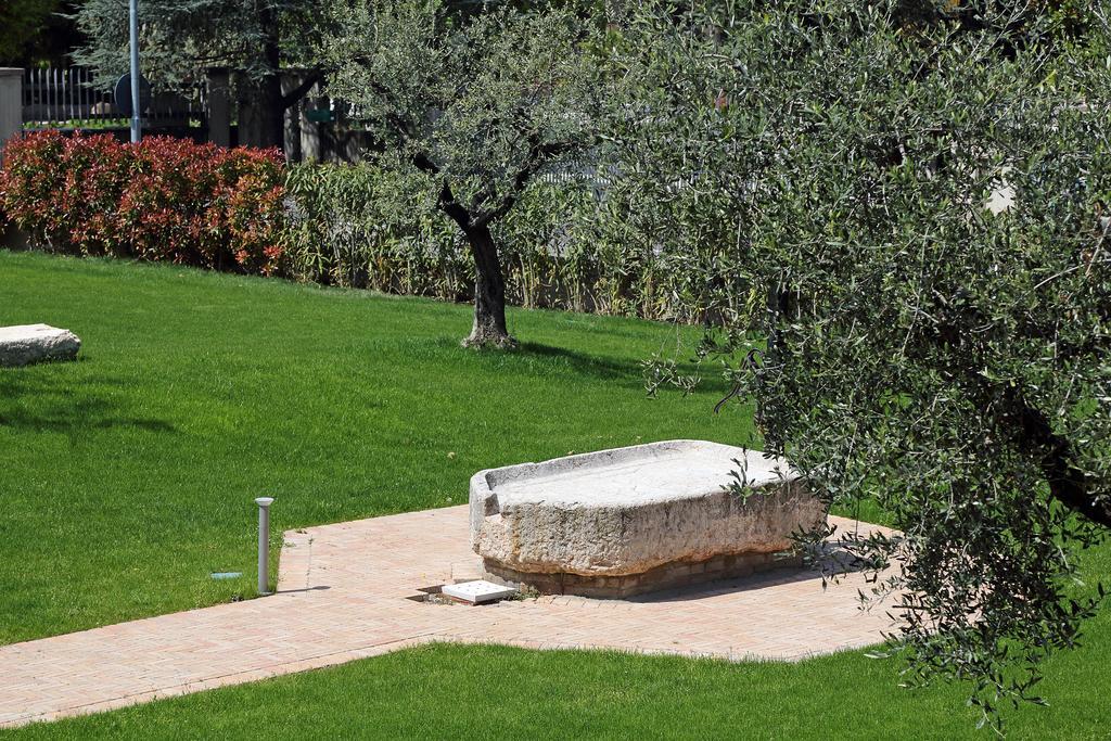 Residence Borgo Mondragon Lazise Exterior photo