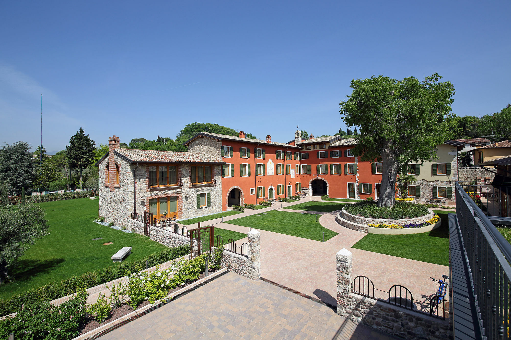 Residence Borgo Mondragon Lazise Exterior photo